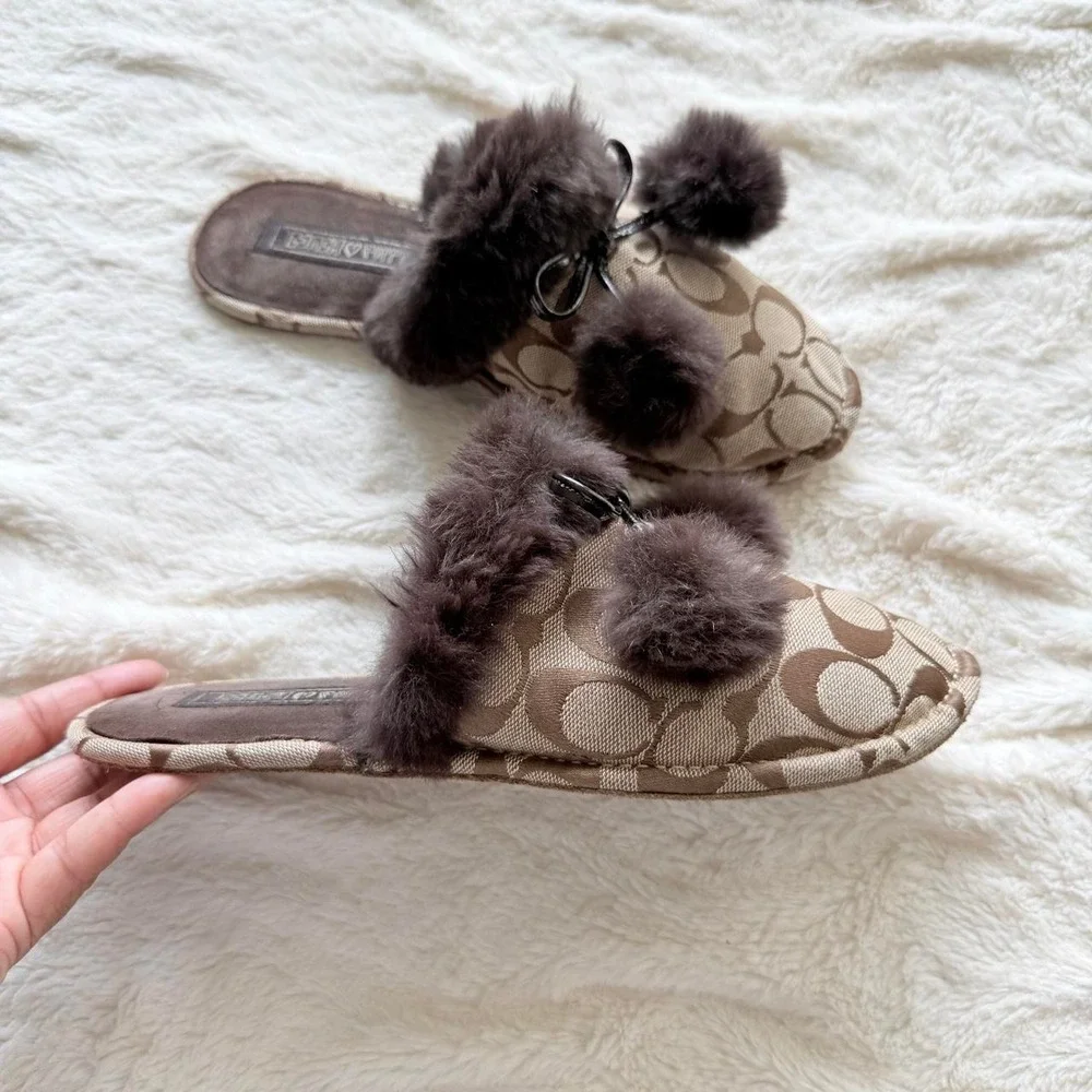 Coach Women's Size 8 Signature C Fur Pom Pom Slide Slippers